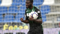 Pemain Sassuolo, Jeremie Boga, berada di posisi ketiga dalam daftar ini. Ia menjadi pemain dengan rataan dribel sukses di Serie A dengan 5,1 dribel sukses per laga. (Foto: Giuseppe Bellini/Getty Images)
