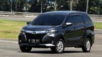 Mobil Kembar Beda Harga