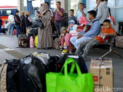 Banyak yang Jajal Tol Japek, Jumlah Penumpang Bus Turun?