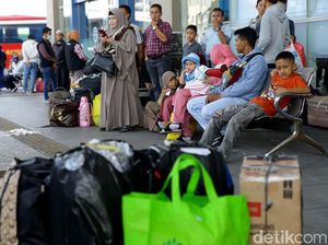 Banyak yang Jajal Tol Japek, Jumlah Penumpang Bus Turun? Banyak yang Jajal Tol Japek, Jumlah Penumpang Bus Turun?