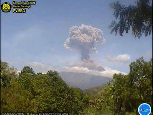 Status Gunung Agung Turun Jadi Waspada, Radius Aman 2 Km Status Gunung Agung Turun Jadi Waspada, Radius Aman 2 Km