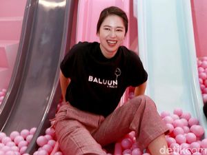 Mandi Bola, Laura Basuki Happy Banget! Mandi Bola, Laura Basuki Happy Banget!