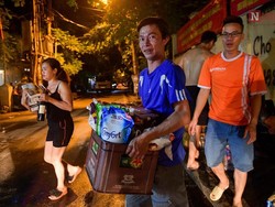 Restoran Ini Terbakar Tapi Pengunjung Tetap Makan Minum Seperti Biasa