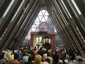 Mengintip Masjid Lain Berbentuk Segitiga Desain Kang Emil di Tanah Abang