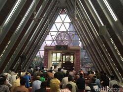 Mengintip Masjid Lain Berbentuk Segitiga Desain Kang Emil di Tanah Abang