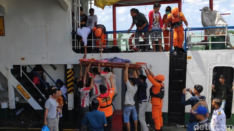 Mobil Laga Rombongan Pemotor Di Bone, 5 Orang Terluka