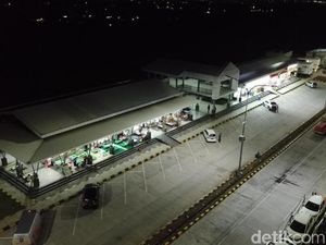 Rest Area Penuh, Pemudik Jangan Istirahat di Bahu Jalan Rest Area Penuh, Pemudik Jangan Istirahat di Bahu Jalan
