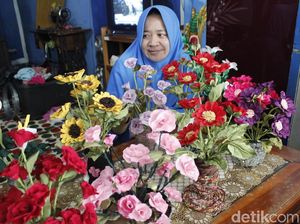 Bunga Kain Mimin Laris Manis Jelang Lebaran