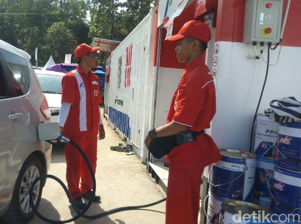 Konsumsi BBM saat Arus Mudik di Tol Jateng Naik hingga 200% Konsumsi BBM saat Arus Mudik di Tol Jateng Naik hingga 200%