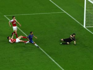 Van Dijk Pun Tak Akan Bikin Lini Belakang Arsenal Membaik