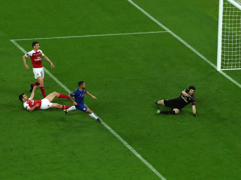 Van Dijk Pun Tak Akan Bikin Lini Belakang Arsenal Membaik Van Dijk Pun Tak Akan Bikin Lini Belakang Arsenal Membaik