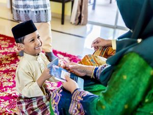 Si Kecil dan Angpao Lebarannya Si Kecil dan Angpao Lebarannya