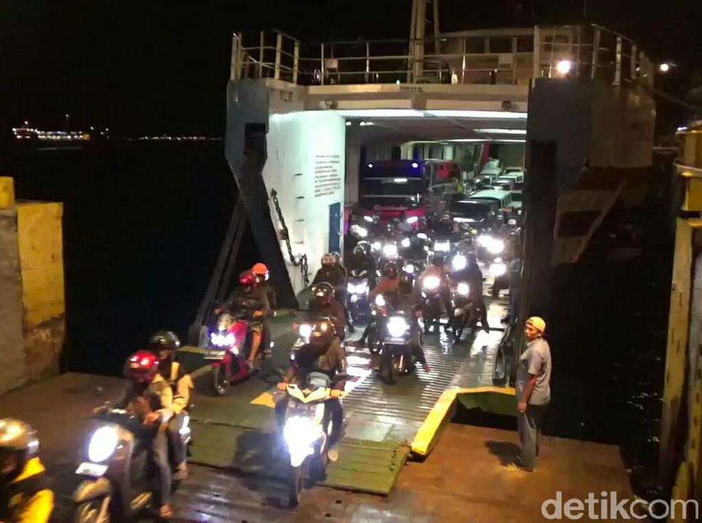 Hindari Macet dan Terik Matahari, Pemudik dari Bali Pilih Jalan Malam Hari Hindari Macet dan Terik Matahari, Pemudik dari Bali Pilih Jalan Malam Hari