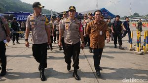 Momen Wakapolri Pantau Arus Mudik di Pelabuhan Merak