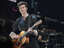 Pekikan Histeris Sambut Kedatangan Shawn Mendes di Panggung