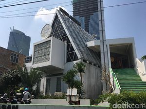 Menengok Masjid Segitiga Rancangan Ridwan Kamil di Tanah Abang Menengok Masjid Segitiga Rancangan Ridwan Kamil di Tanah Abang