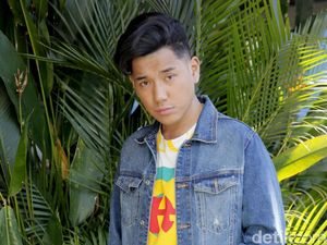 Meski Melankolis, Katakan dari Jaz Terinpirasi oleh Dari Mata