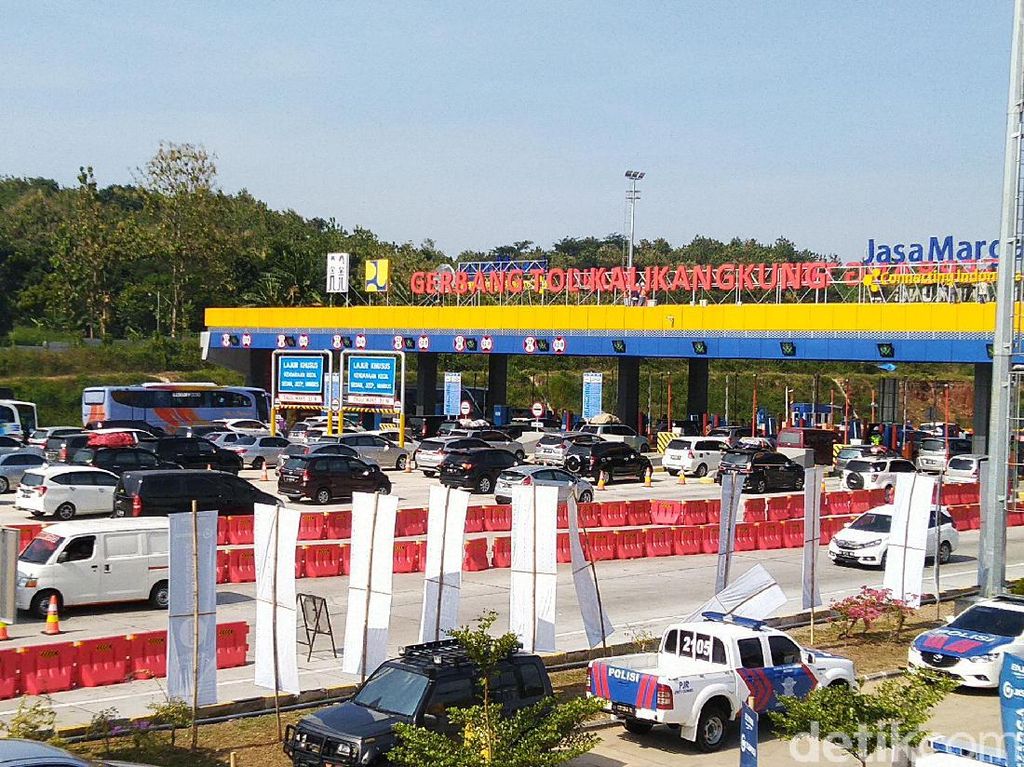 Pemudik di Tol Batang Meningkat, Rest Area KM 379 Rawan Macet Pemudik di Tol Batang Meningkat, Rest Area KM 379 Rawan Macet
