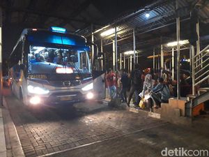 Puncak Arus Mudik di Terminal Purabaya Diprediksi Malam Ini