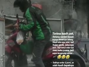 Pastikan Pelanggan Buka Puasa Tepat Waktu, Driver Ojol Ini Rela Kuyup