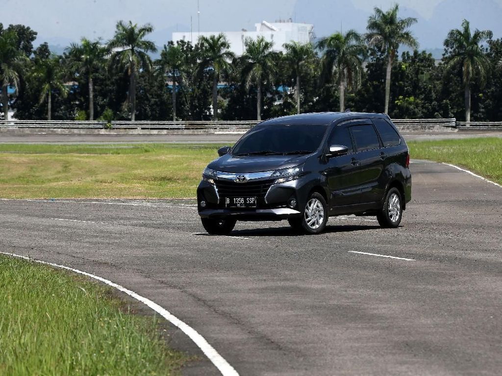 Serupa Tapi Tak Sama, Mobil Kembar Berbeda Nasib Serupa Tapi Tak Sama, Mobil Kembar Berbeda Nasib