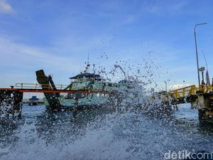 Gelombang Tinggi di Selat Makassar, Nelayan Diimbau Tak Melaut