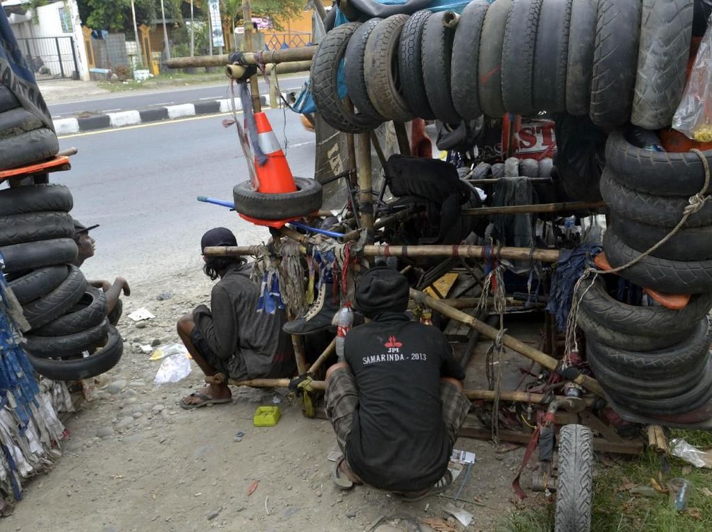 Mudik Pakai Vespa Gembel Bisa Bahayakan Pengguna Jalan Lain Mudik Pakai Vespa Gembel Bisa Bahayakan Pengguna Jalan Lain