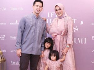 Inspirasi Tampil Kompak dengan Seragam di Hari Lebaran Ala Keluarga Artis Inspirasi Tampil Kompak dengan Seragam di Hari Lebaran Ala Keluarga Artis