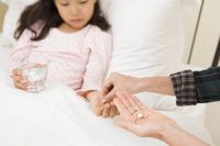6 Tips Jitu agar Anak Mau Minum Obat Tanpa Drama