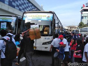 Jumlah Pemudik Gratis di Pelabuhan Tanjung Perak Terus Meningkat Jumlah Pemudik Gratis di Pelabuhan Tanjung Perak Terus Meningkat