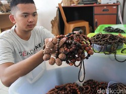 Tasbih dan Gelang Gaharu Made In Jombang Cocok untuk Oleh-oleh