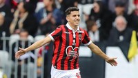 Youcef Atal, berada di peringkat ke-10 pemain dengan dribel sukses terbanyak di Liga-liga top Eropa menurut Planet Football. Ia mencatatkan rataan 4,1 dribel sukses setiap 90 menit. (twitter.com/@Youcefattal)