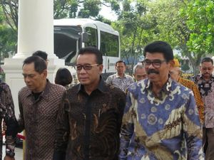 Sintong Pandjaitan dkk dan Jokowi Juga Bahas Purnawirawan yang Ditangkap Sintong Pandjaitan dkk dan Jokowi Juga Bahas Purnawirawan yang Ditangkap