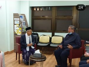 Jenguk Ibu Ani, Maruf Amin Diterima Langsung SBY Jenguk Ibu Ani, Maruf Amin Diterima Langsung SBY