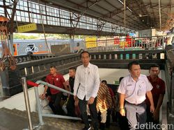 Tinjau Mudik di Stasiun Senen, Jokowi: Tak Sepadat yang Dibayangkan