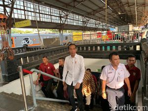 Tinjau Mudik di Stasiun Senen, Jokowi: Tak Sepadat yang Dibayangkan