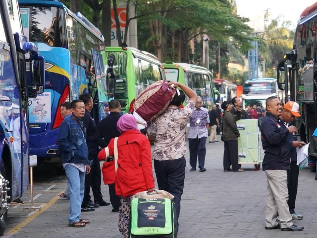 Khawatir Melahirkan di Jalur Mudik? Menkes Siagakan Call Center Darurat 119 Khawatir Melahirkan di Jalur Mudik? Menkes Siagakan Call Center Darurat 119