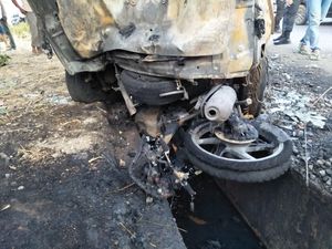Penampakan 3 Kendaraan Terbakar yang Tewaskan 4 Pemudik di Subang Penampakan 3 Kendaraan Terbakar yang Tewaskan 4 Pemudik di Subang