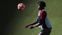 Sejak bersergam Liverpool di tahun 2014, Divock Origi sulit menembus skuad utama Liverpool. Kontraknya masih sampai tahun 2023 dan mungkin meninggalkan The Reds di akhir musim ini (Reuters)