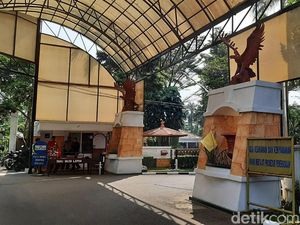 Bendera Kuning Warnai Rumah Duka Ani Yudhoyono di Cikeas