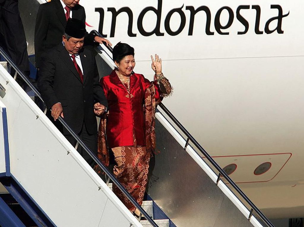 Foto Ani Yudhoyono dan Kain Batik yang Merekam Jejak Hidupnya Foto Ani Yudhoyono dan Kain Batik yang Merekam Jejak Hidupnya
