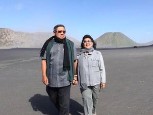 SBY Kenang Setahun Bu Ani Meninggal: Tahun Terberat Telah Kulalui SBY Kenang Setahun Bu Ani Meninggal: Tahun Terberat Telah Kulalui