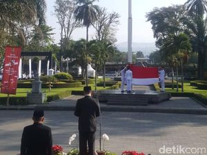 Upacara Hari Lahir Pancasila di Gedung Sate Diwarnai Jatuhnya Merah Putih