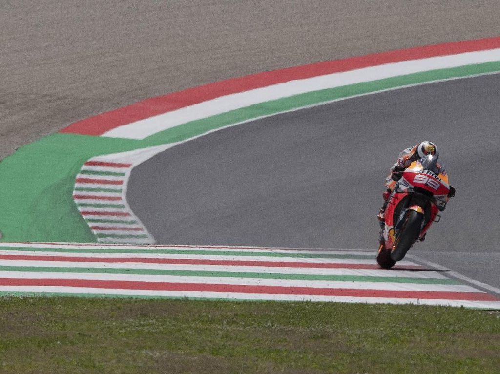 Lorenzo Keluhkan Sakit di Dada dan Tulang Belakang Usai Crash Lorenzo Keluhkan Sakit di Dada dan Tulang Belakang Usai Crash