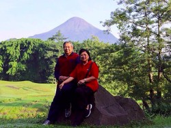 Melihat Kembali Kemesraan Ibu Ani Yudhoyono Bersama Keluarga