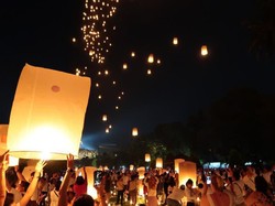 Kenang Lagi Lampion di Candi Borobudur