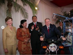 Saat SBY dan Mendiang Ani Yudhoyono Kenalkan Motor Pintar ke George W. Bush
