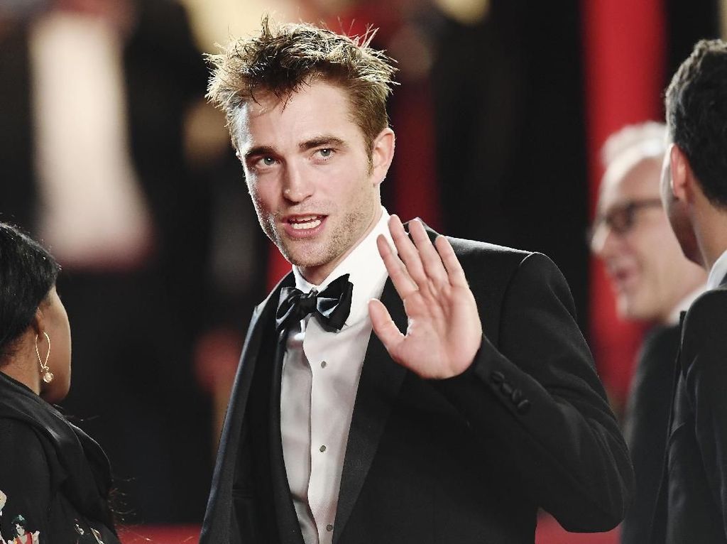 Robert Pattinson Positif COVID-19, Satu Lagi Bukti Bugar Tak Dijamin Kebal