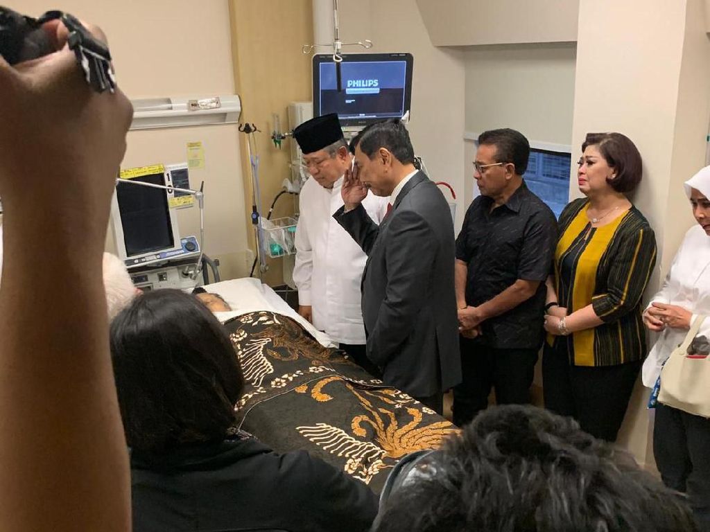 Luhut Cerita Momen-momen Terakhir Melihat Ibu Ani Yudhoyono Luhut Cerita Momen-momen Terakhir Melihat Ibu Ani Yudhoyono