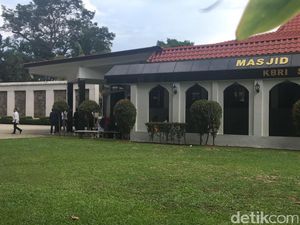 Jenazah Ani Yudhoyono Disalatkan di Masjid KBRI Singapura